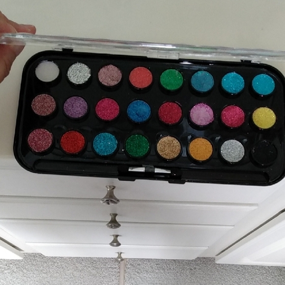 24 Glitter Eye Shadow kit Party Halloween Cosplay New Years Eve - Picture 13 of 16